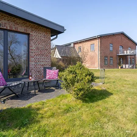 Apartment Lille Hus 3 *